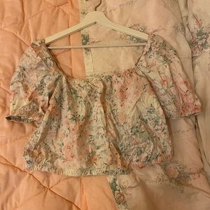 floral puff sleeve crop top 🌷🌿